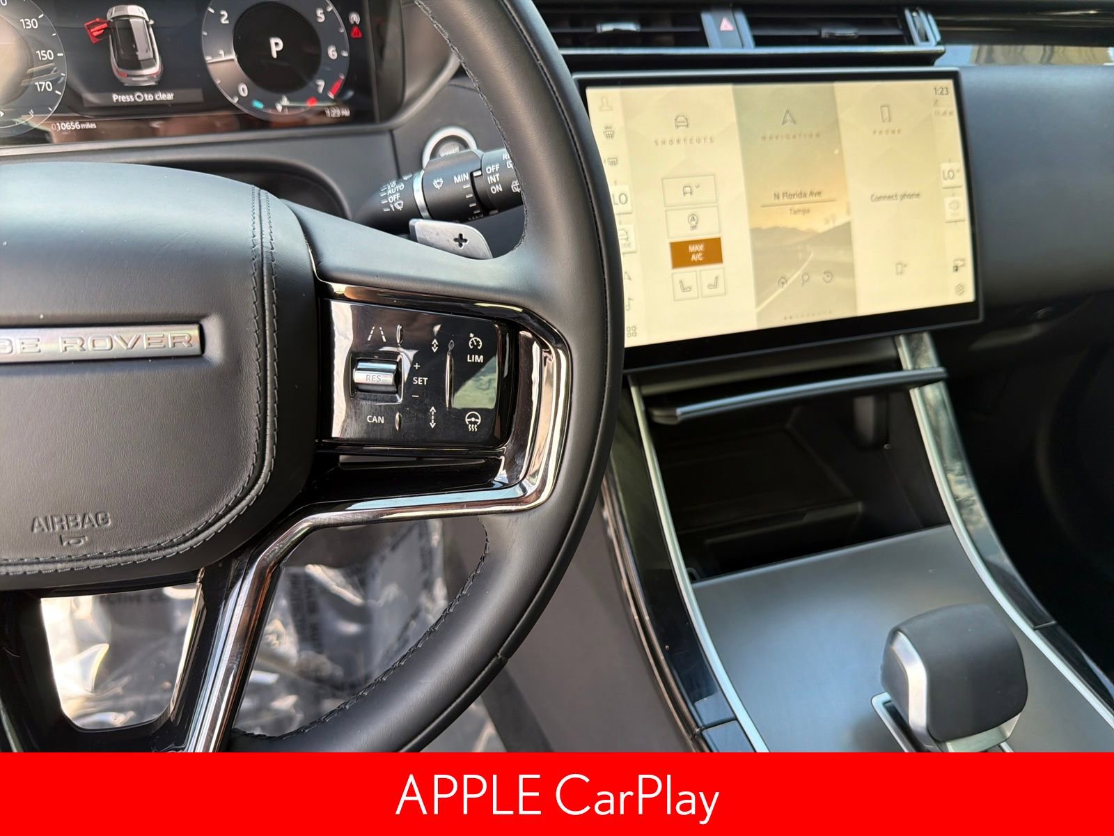 Used 2025 Land Rover Range Rover Velar Dynamic SE image 9