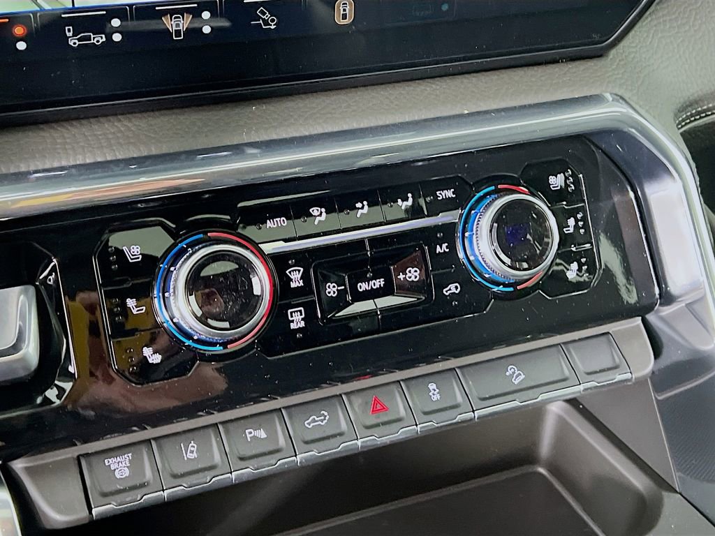 New 2026 GMC Sierra 3500 Denali w/ Denali Reserve Package image 14