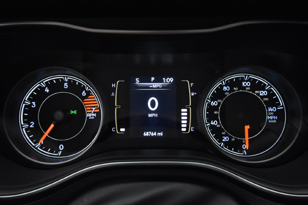 Used 2020 Jeep Cherokee Latitude FWD image 15