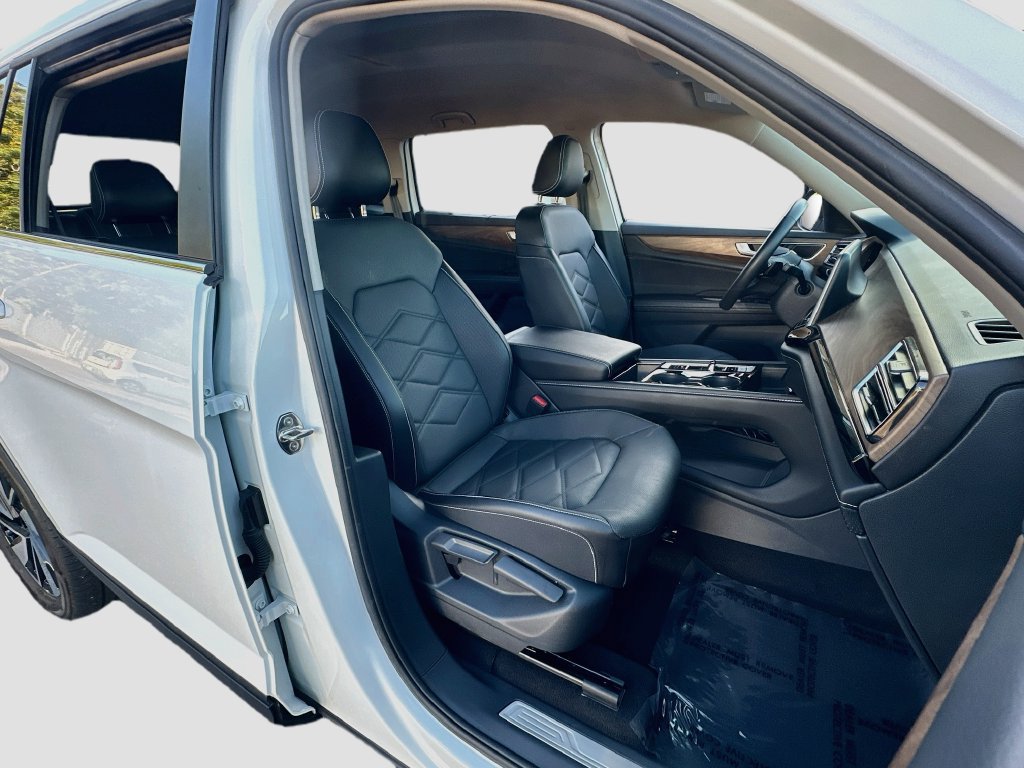 Used 2024 Volkswagen Atlas SE FWD image 28