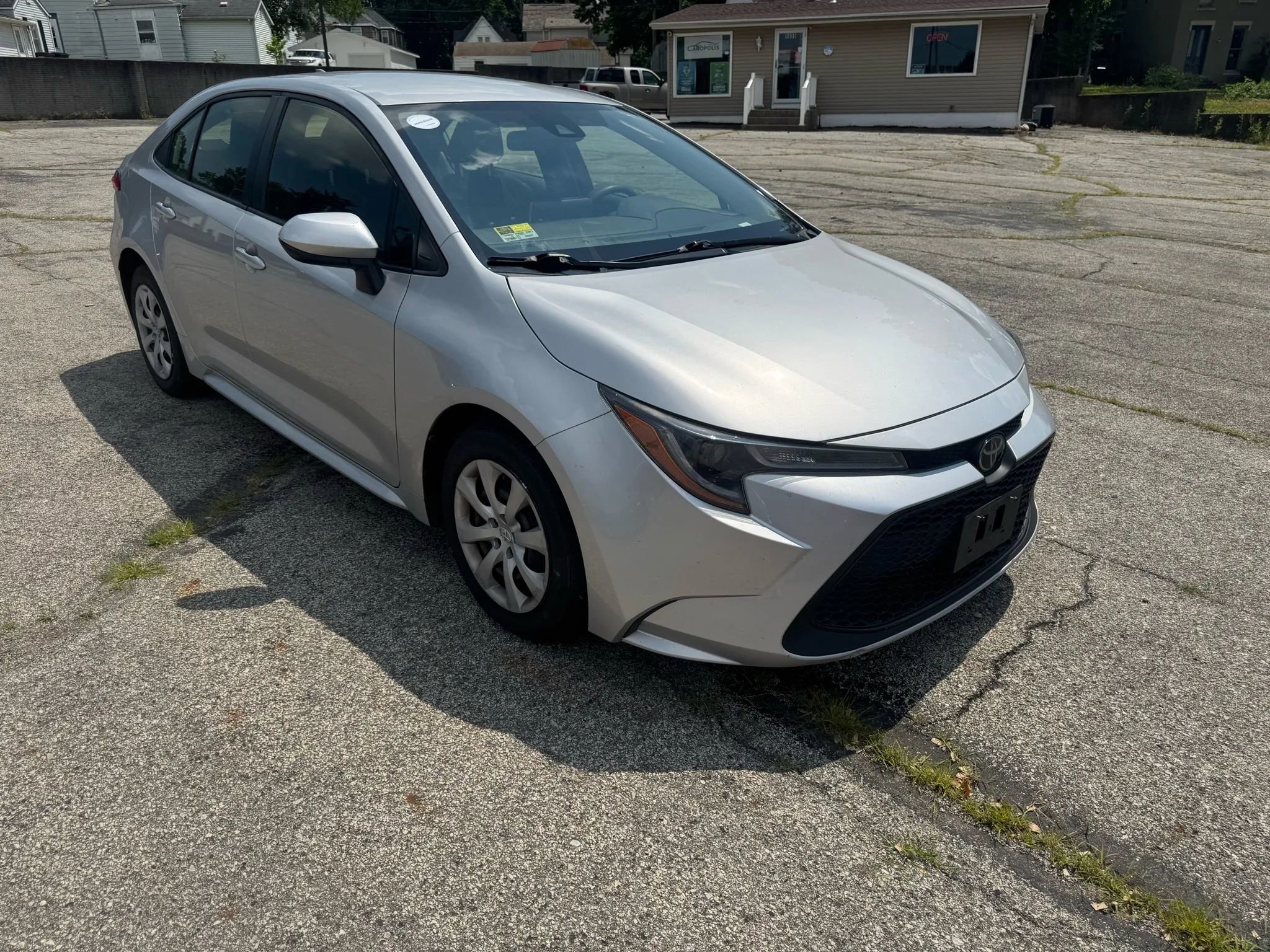 Used 2020 Toyota Corolla LE image 5