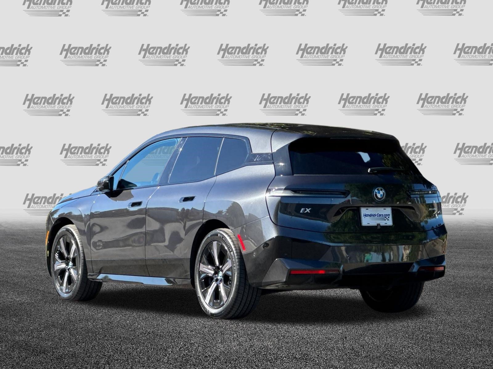Used 2024 BMW iX xDrive50 w/ Sport Package AWD/4WD image 7