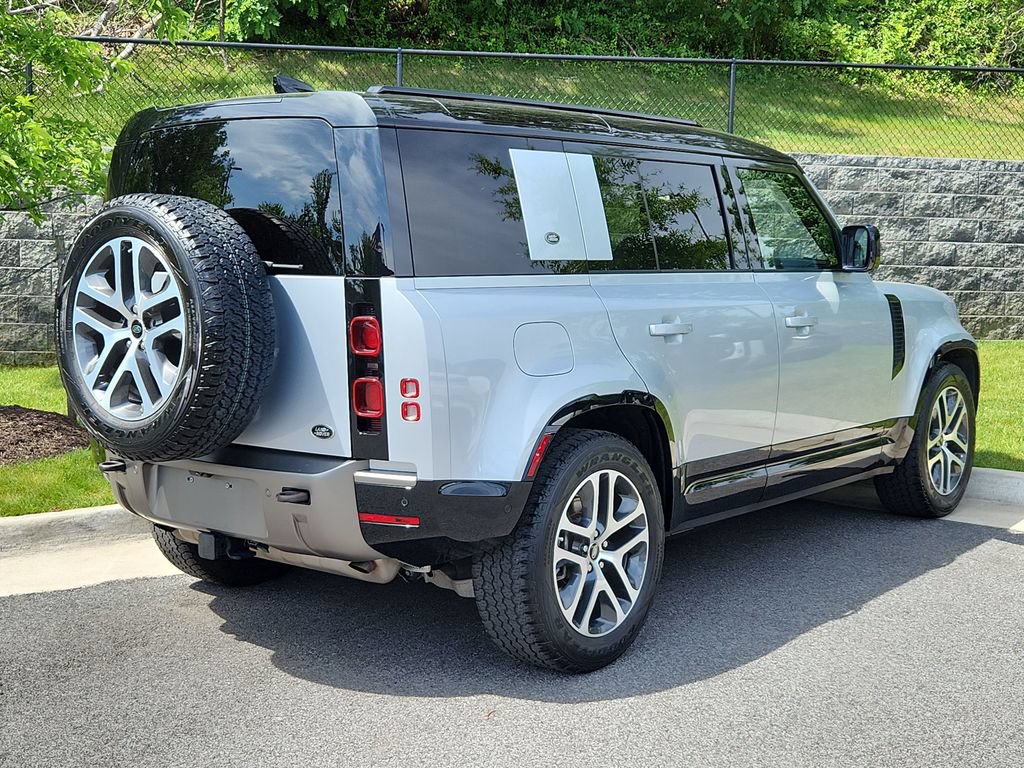 Used 2021 Land Rover Defender 110 X-Dynamic SE AWD/4WD image 2