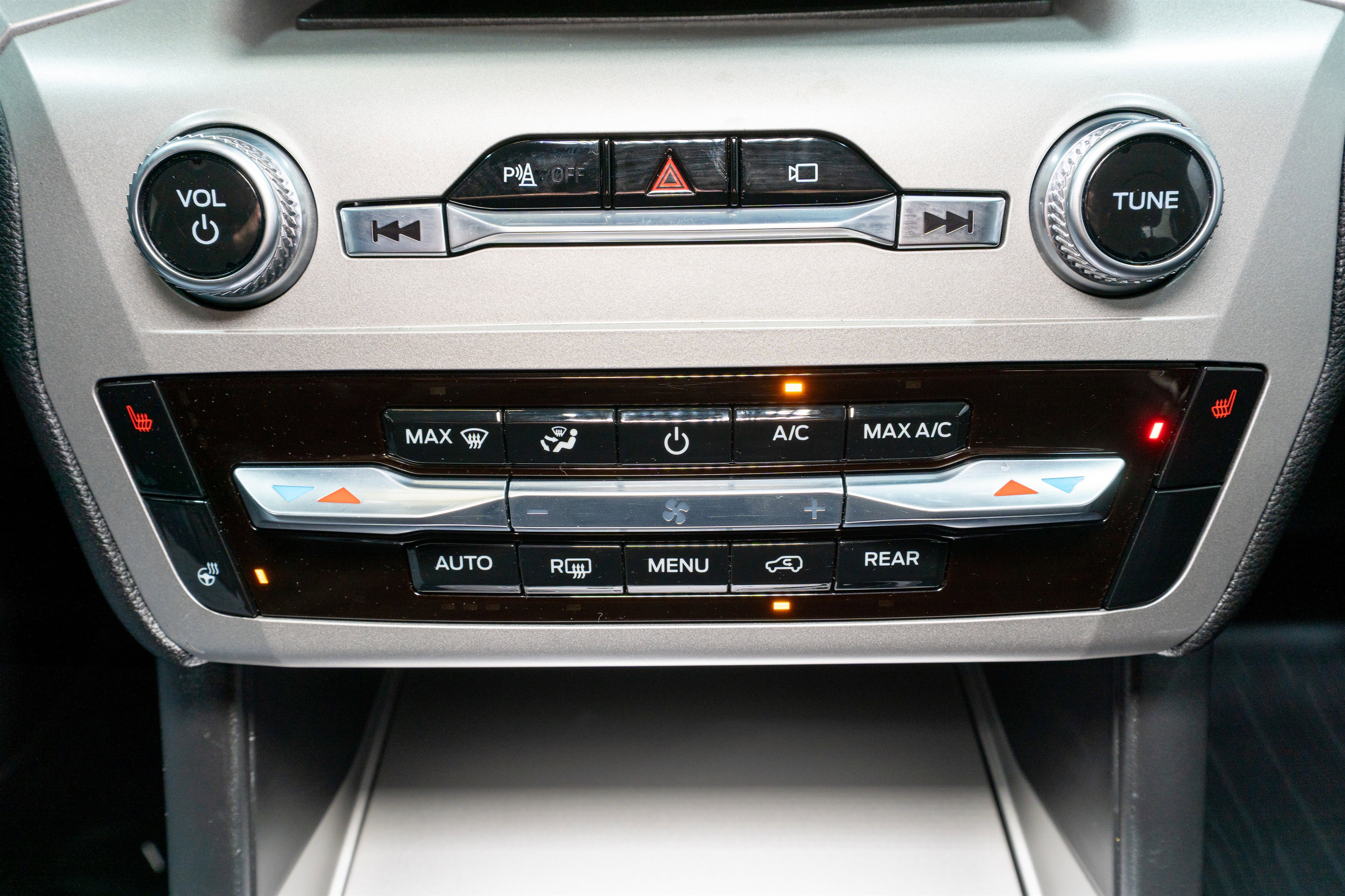 Used 2022 Ford Explorer XLT w/ Equipment Group 202A image 23