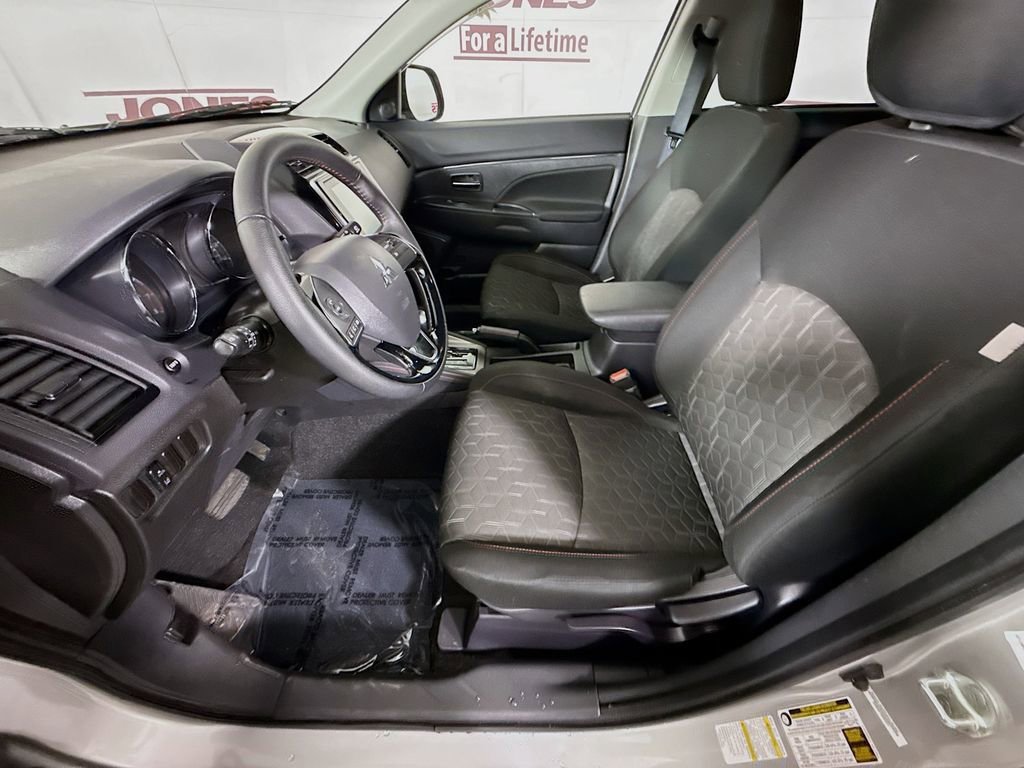 Used 2025 Mitsubishi Outlander Sport LE image 23