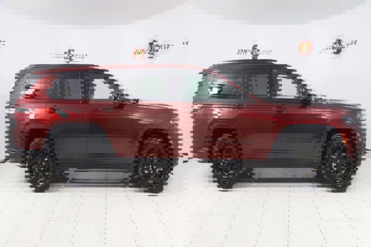 Used 2023 Jeep Grand Cherokee L Laredo image 2