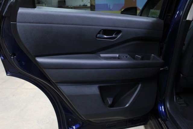 Used 2025 Nissan Pathfinder SV FWD image 14