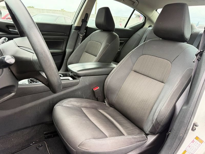 Used 2024 Nissan Altima 2.5 SV FWD image 13