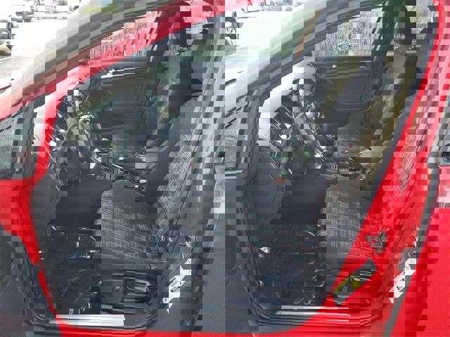 Used 2016 Volkswagen Golf S image 16