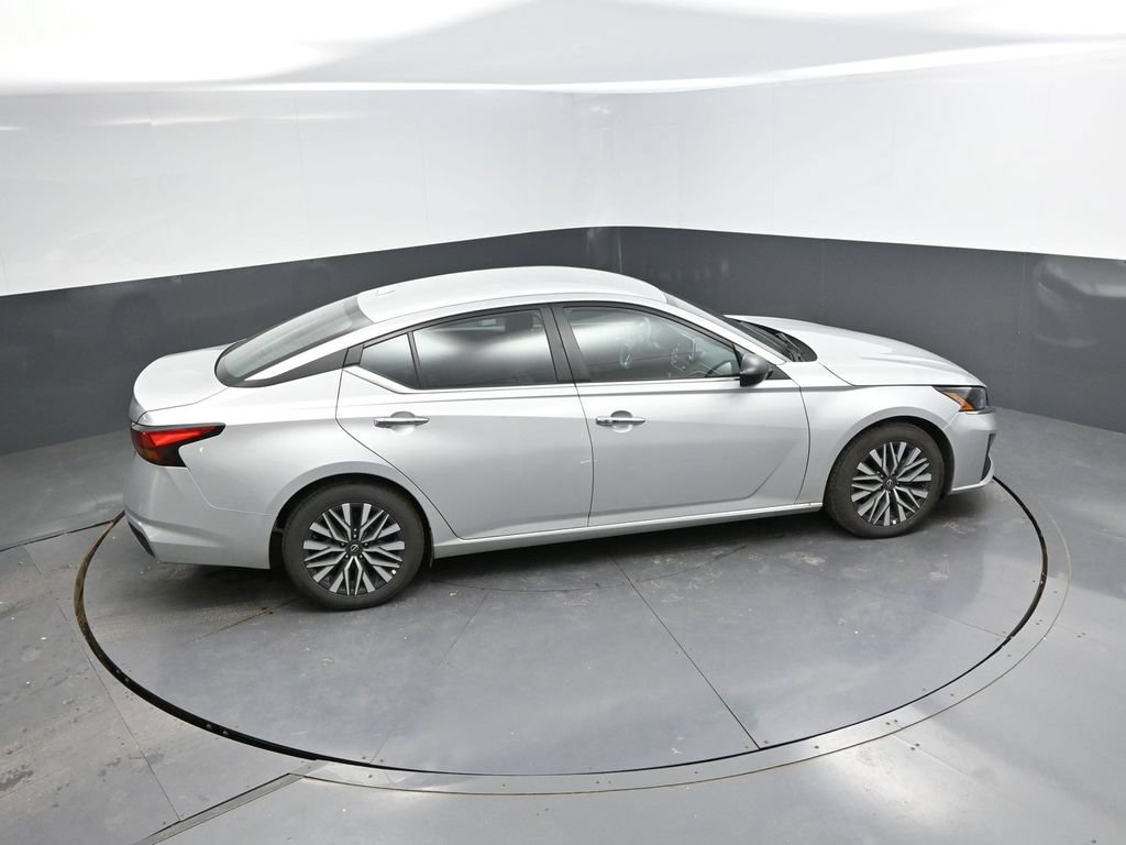 Used 2025 Nissan Altima 2.5 SV FWD image 27