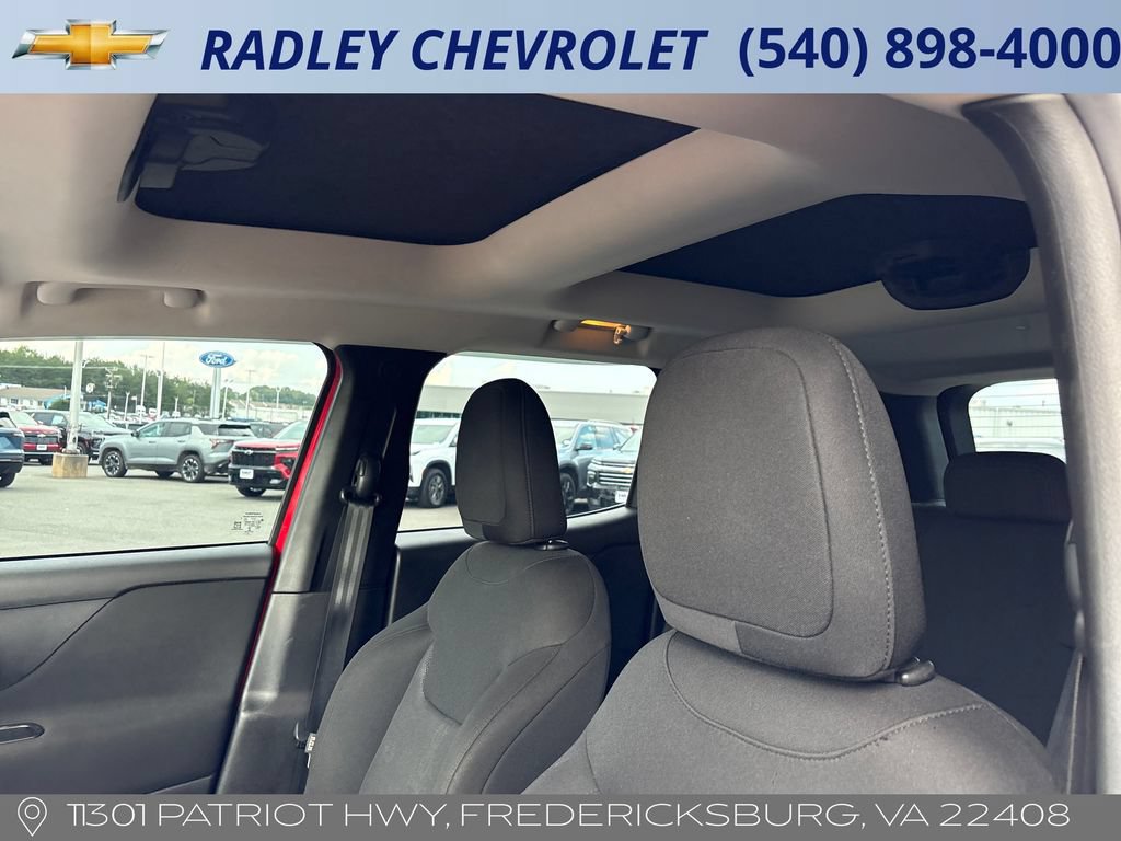 Used 2015 Jeep Renegade Sport w/ Power & Air Group FWD image 2