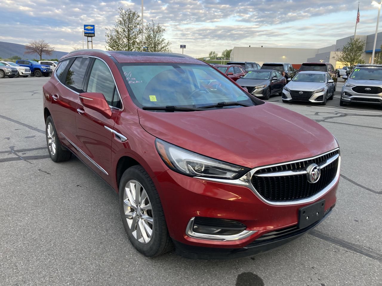 Used 2020 Buick Enclave Essence w/ Sound and Sites Package AWD/4WD image 1