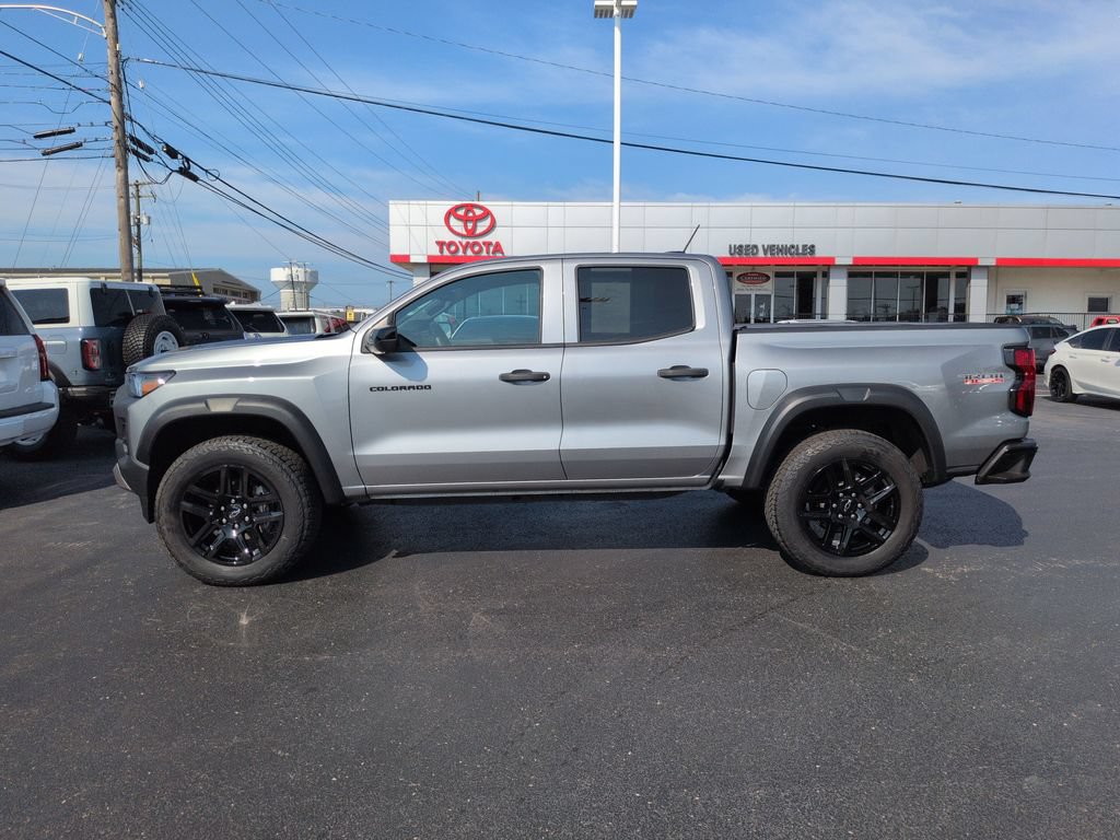 Used 2024 Chevrolet Colorado Trail Boss w/ Technology Package AWD/4WD image 2