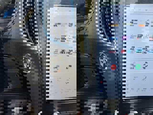 Used 2022 Ford Edge Titanium AWD/4WD image 18