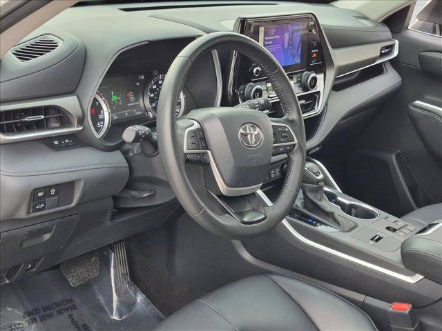 Used 2023 Toyota Highlander XLE FWD image 9