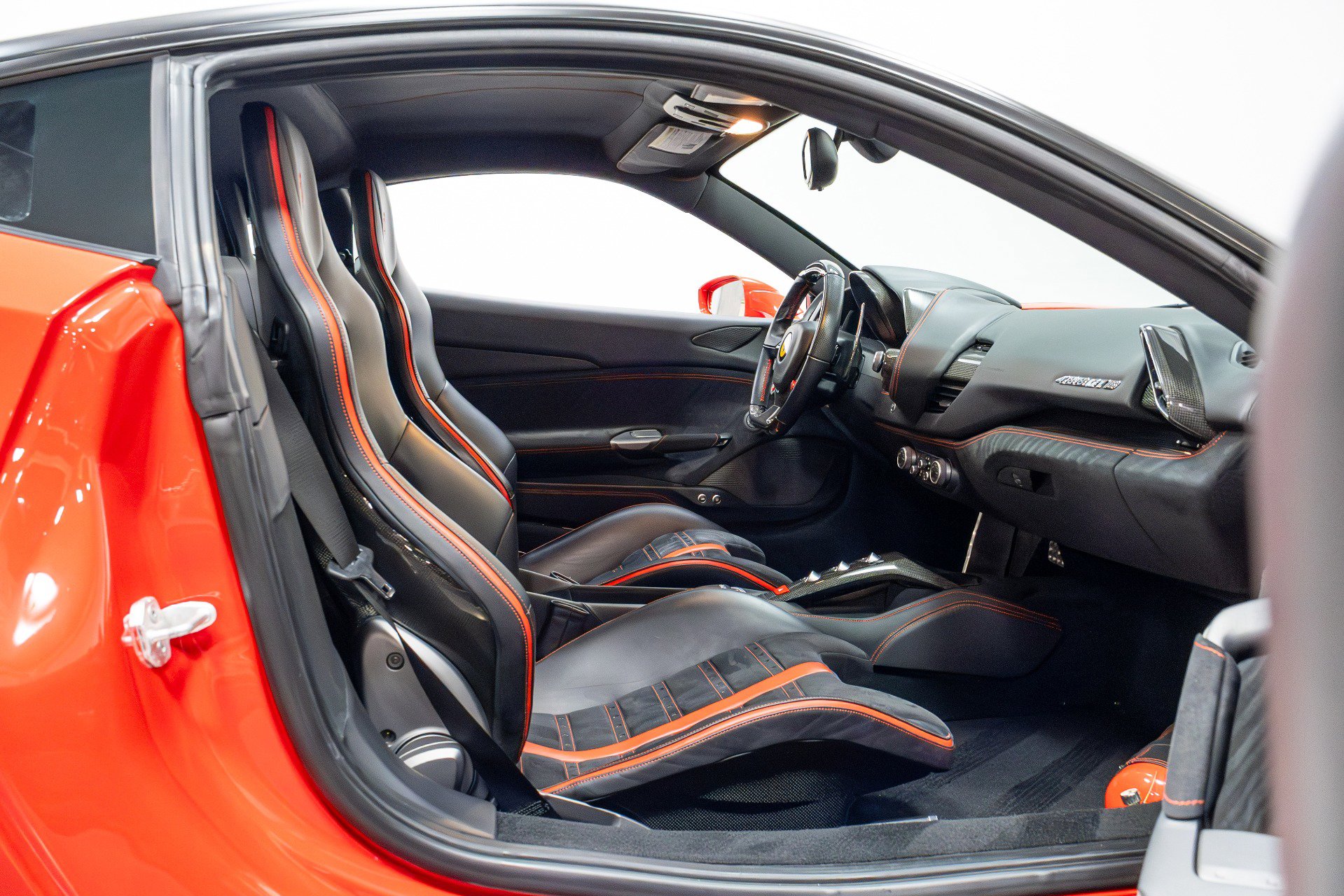 Used 2018 Ferrari 488 GTB RWD image 34