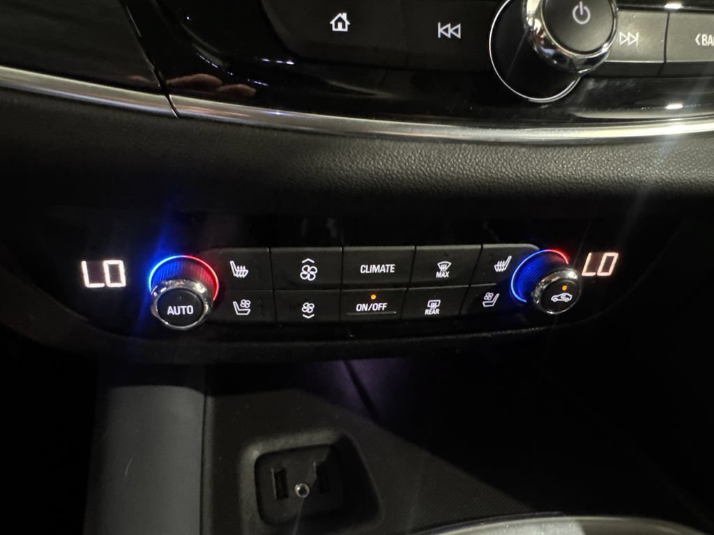 Used 2018 Buick Enclave Premium AWD/4WD image 33