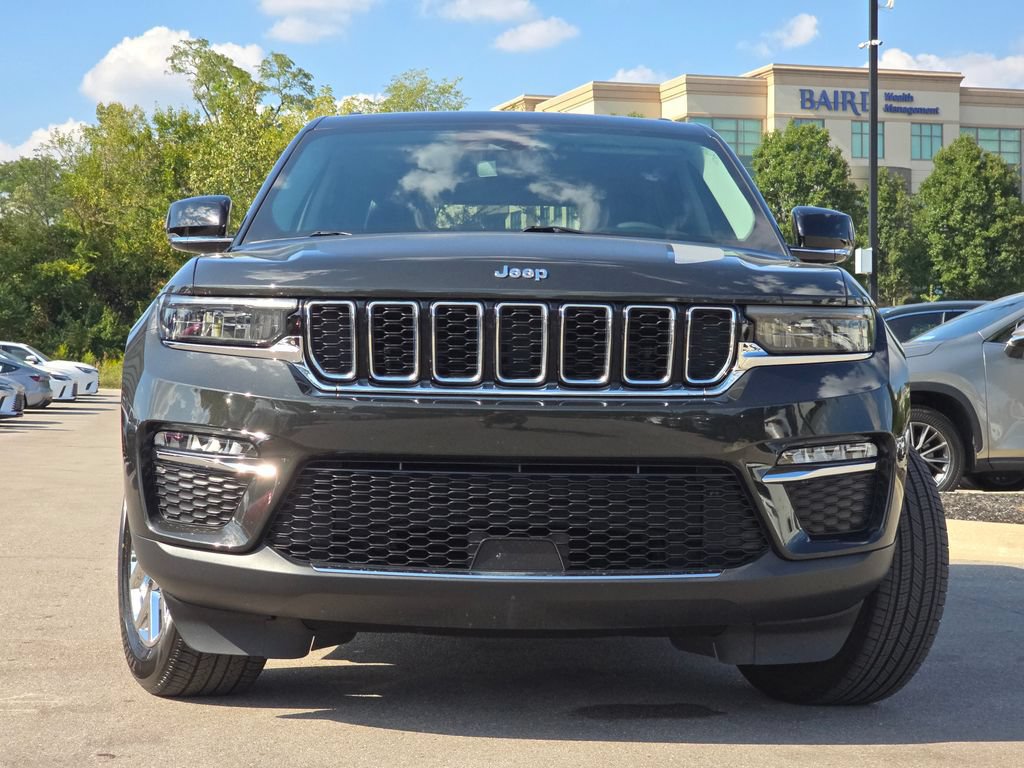 Used 2024 Jeep Grand Cherokee Limited AWD/4WD image 3