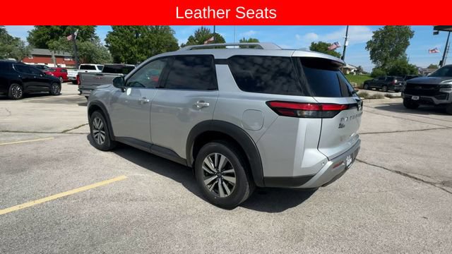Used 2025 Nissan Pathfinder SL FWD image 6