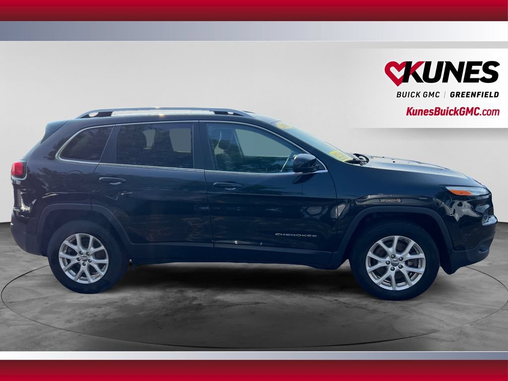 Used 2016 Jeep Cherokee Latitude w/ Cold Weather Group AWD/4WD image 12