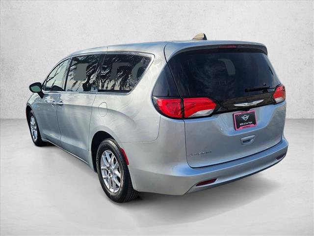 Used 2022 Chrysler Voyager LX image 8