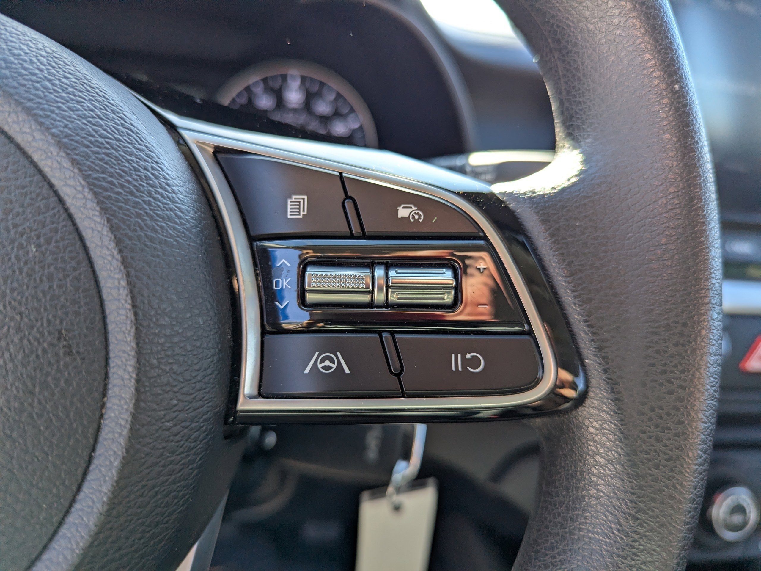 Used 2023 Kia Forte LXS w/ LXS Technology Package FWD image 16