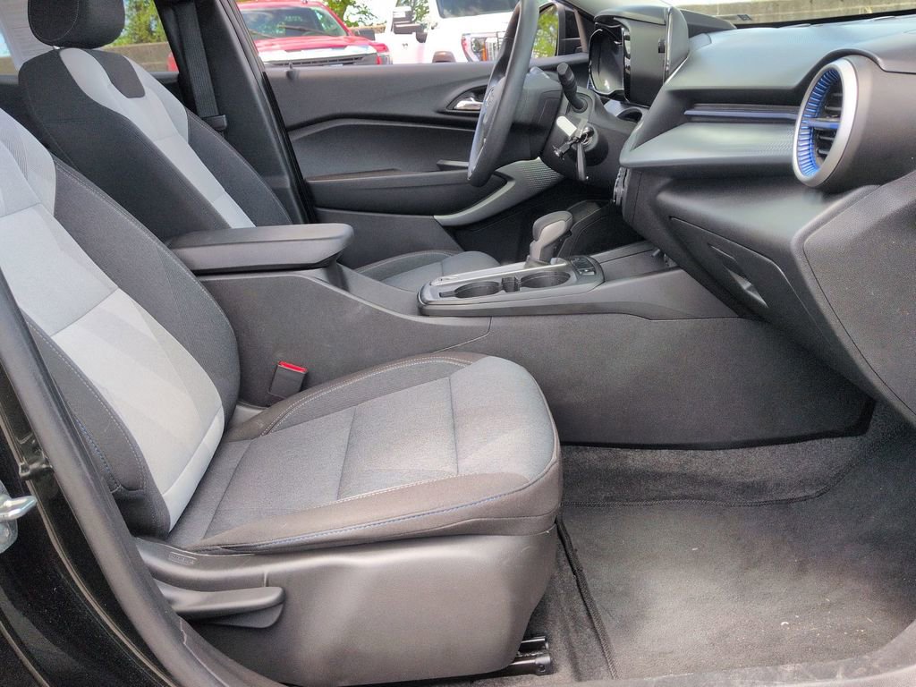 Used 2024 Chevrolet Trax LS w/ LS Convenience Package FWD image 24