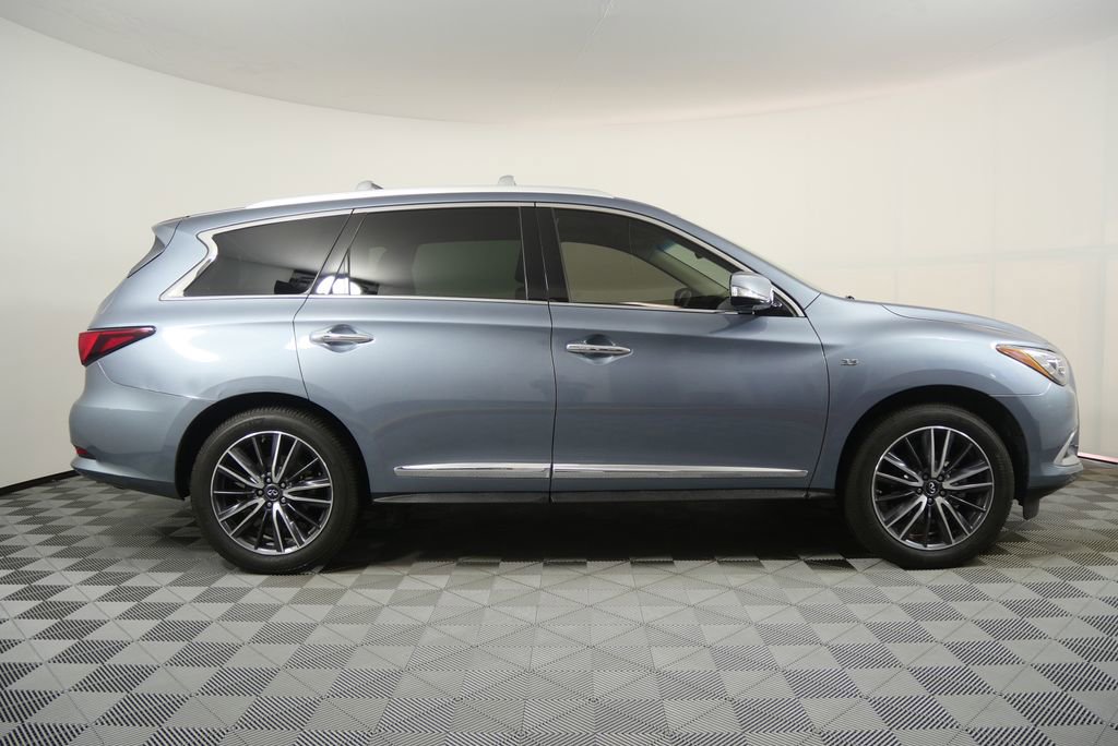 Used 2016 INFINITI QX60 FWD w/ Deluxe Technology Package image 2