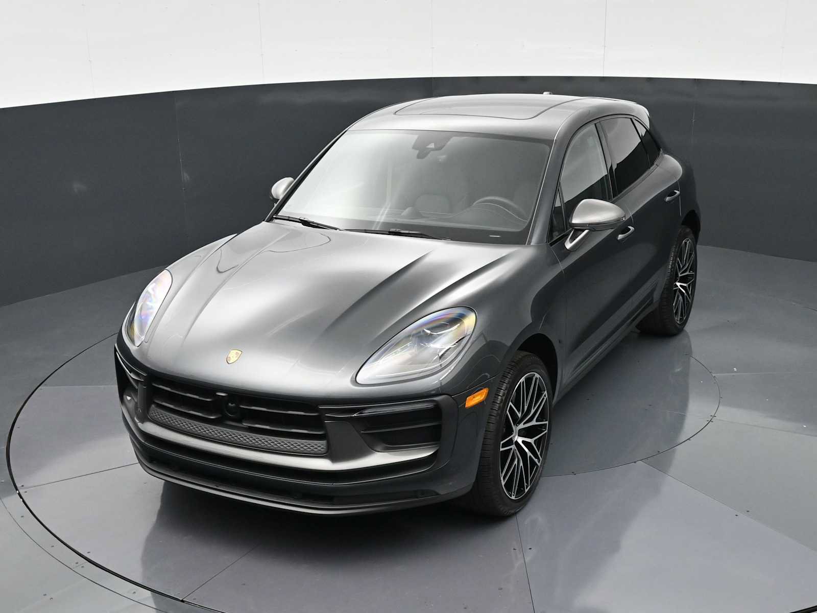 Certified 2025 Porsche Macan Turbo AWD/4WD image 31
