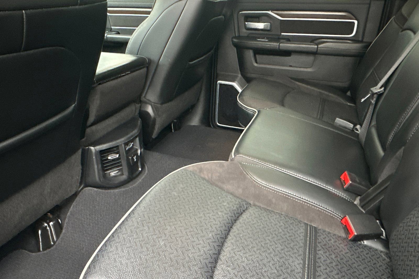 Used 2024 RAM 2500 Laramie image 13