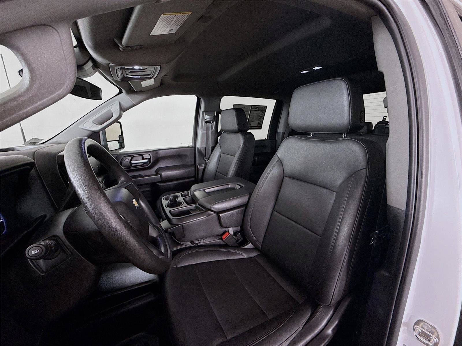 Used 2024 Chevrolet Silverado 3500 W/T image 2
