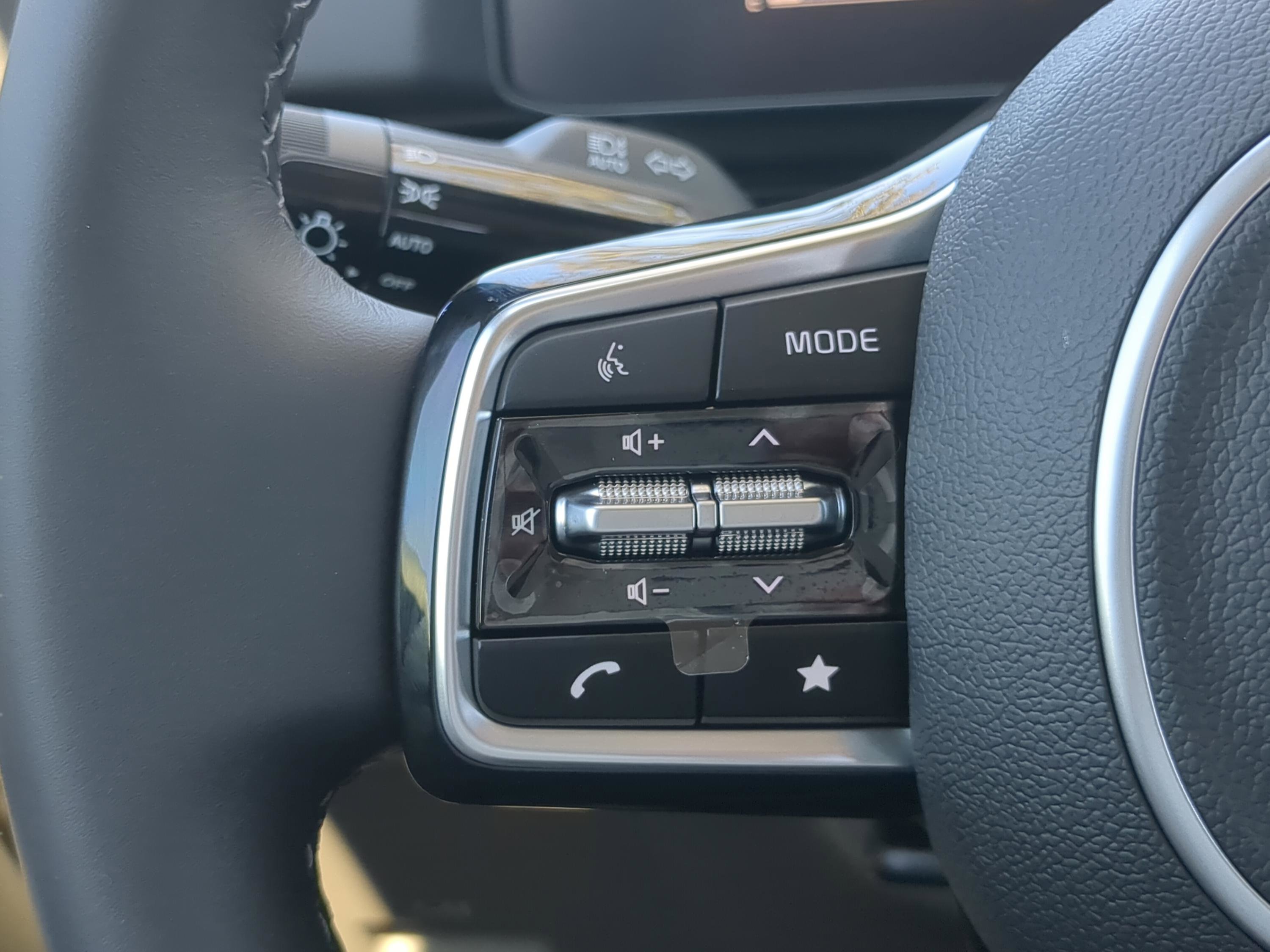 New 2026 Kia Carnival EX FWD image 21