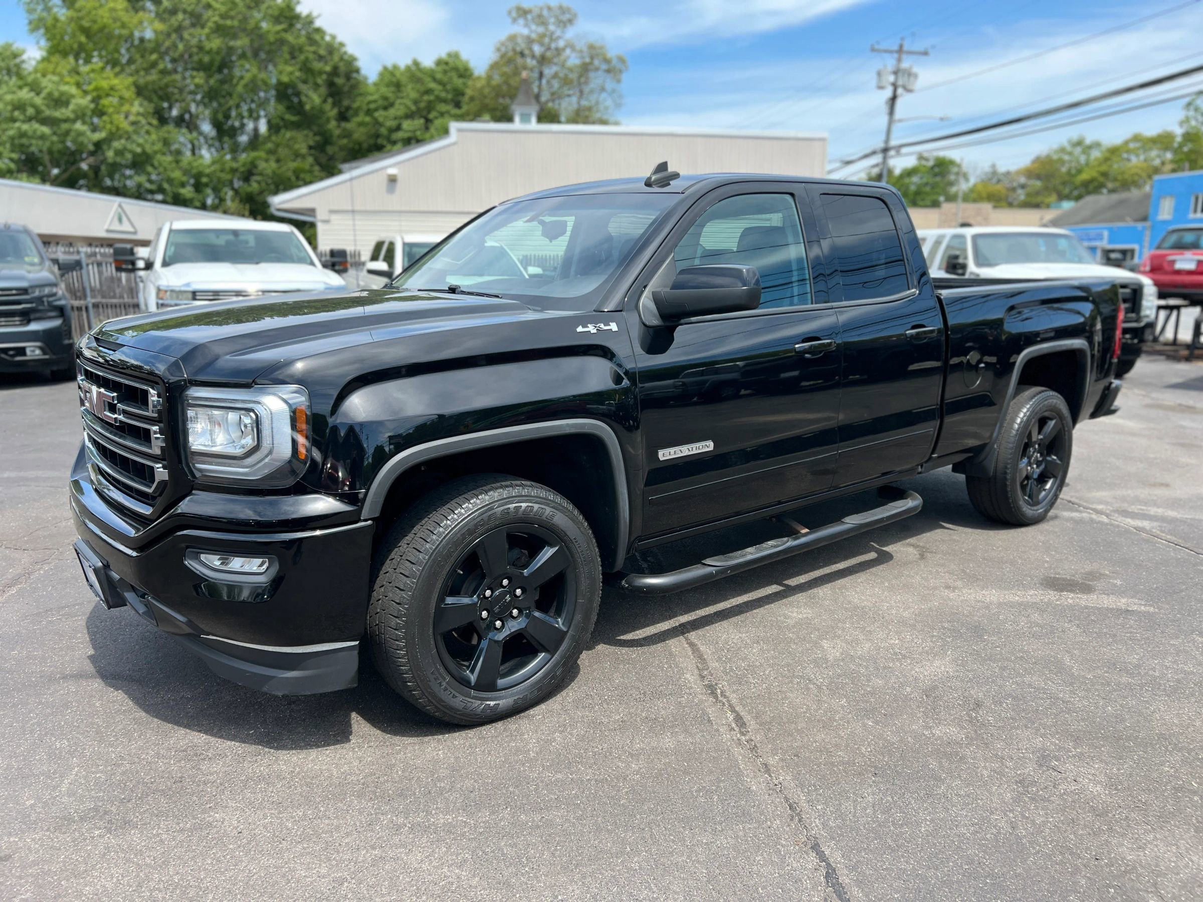 Used 2017 GMC Sierra 1500 SLE w/ SLE Value Package AWD/4WD image 2
