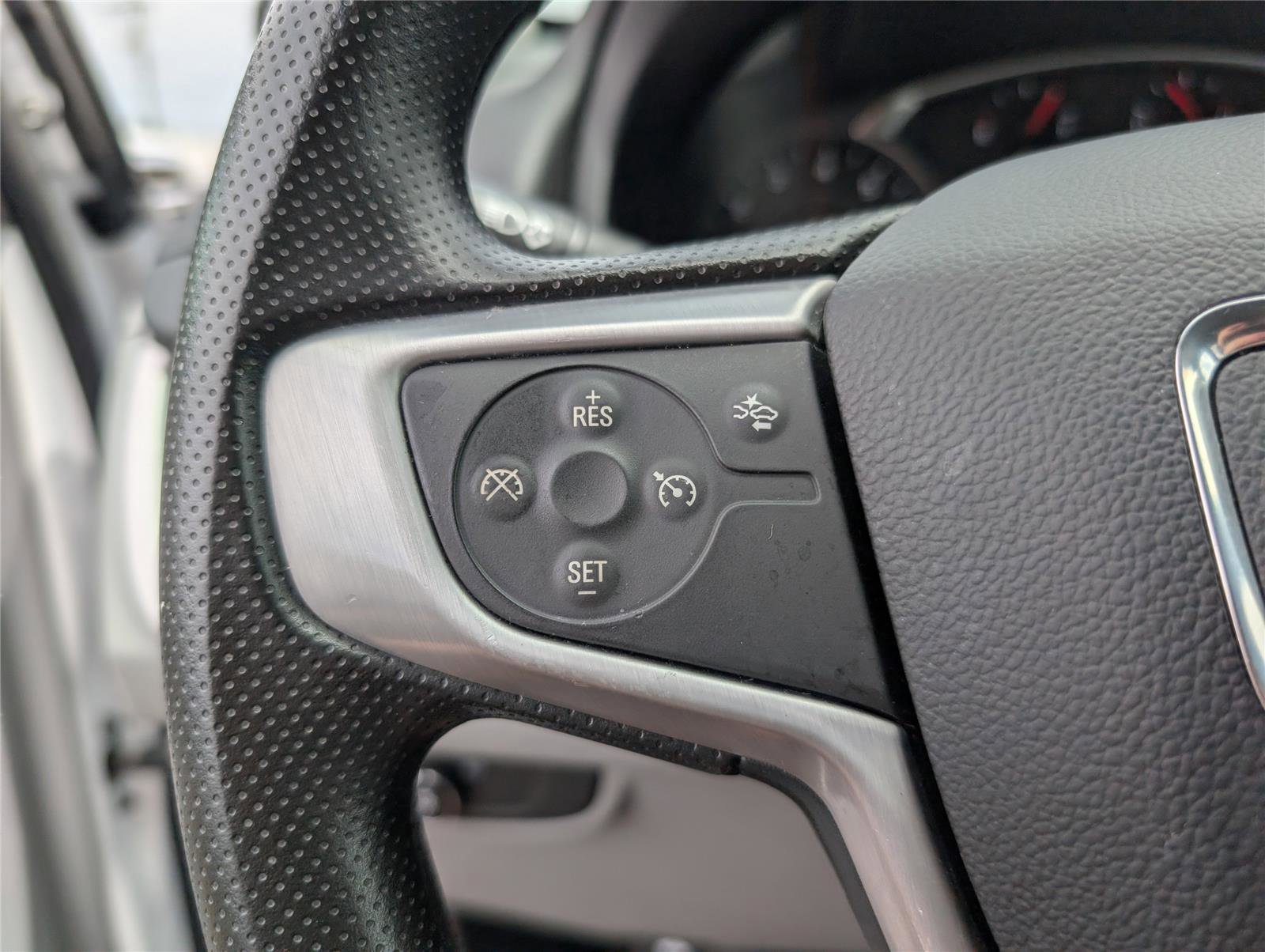 Used 2024 GMC Terrain SLE FWD image 24