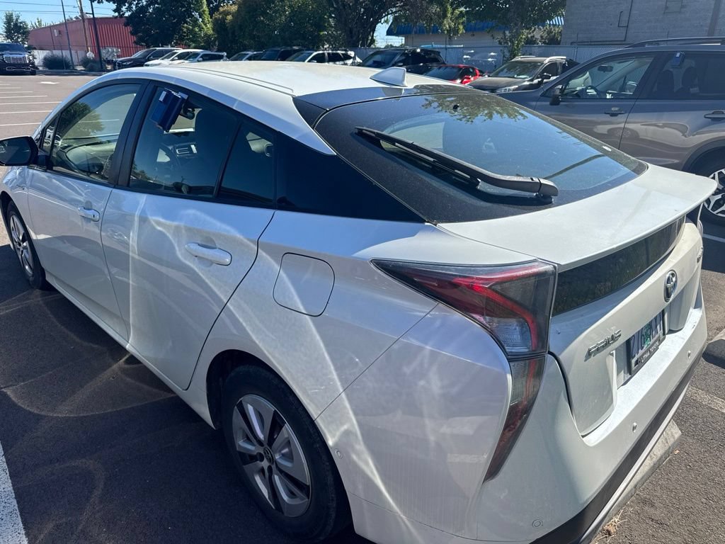 Used 2018 Toyota Prius Two w/ Prius Two Safety Plus Package FWD video 2