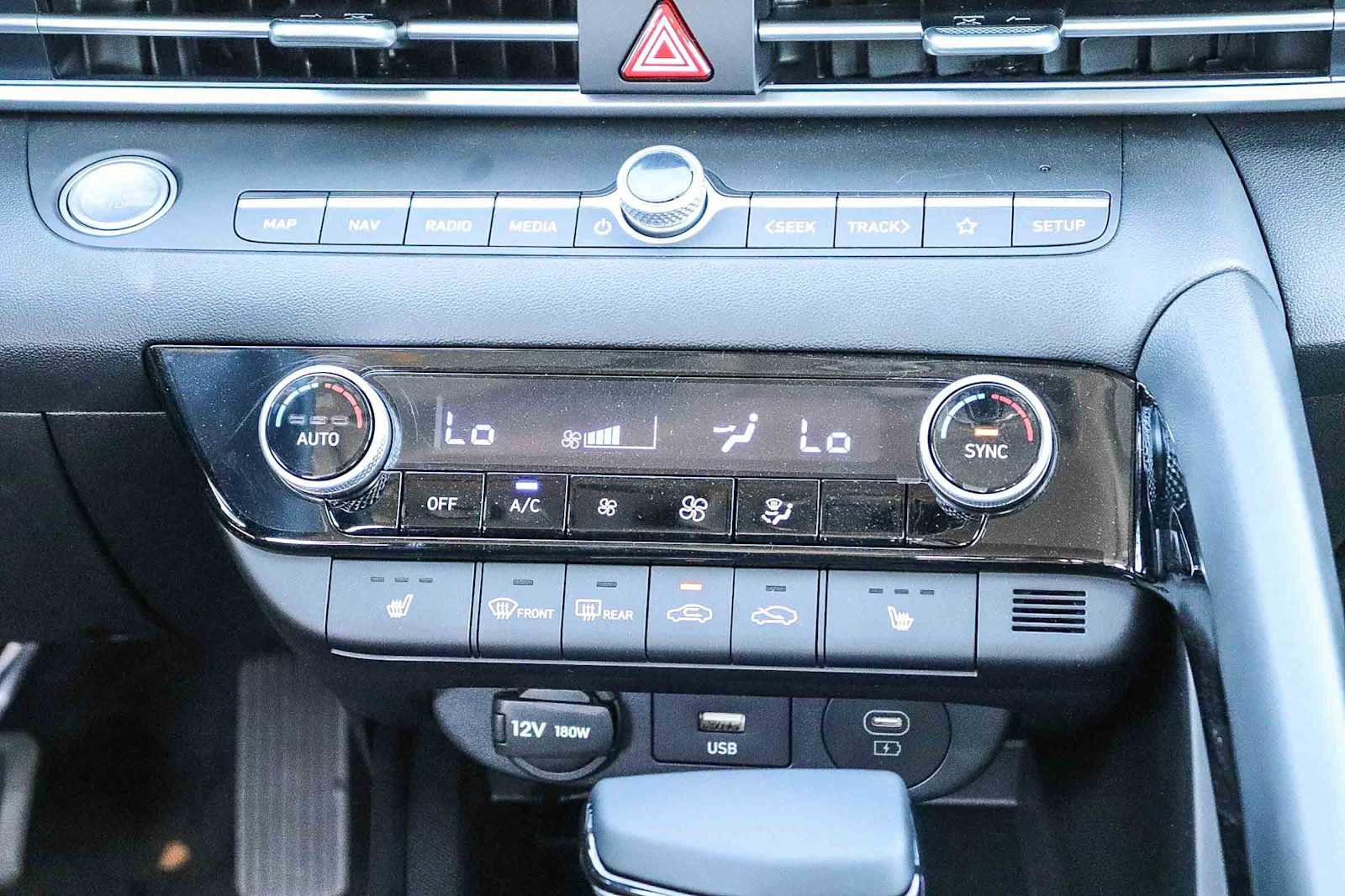 New 2025 Hyundai Elantra SEL image 18