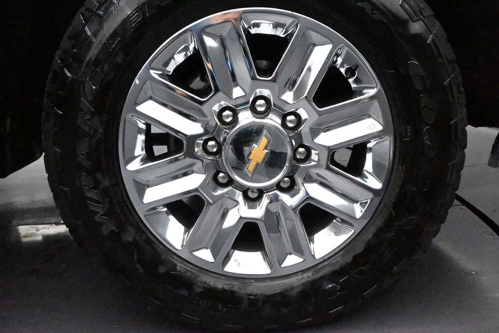 Used 2024 Chevrolet Silverado 2500 High Country w/ High Country Premium Package AWD/4WD image 14