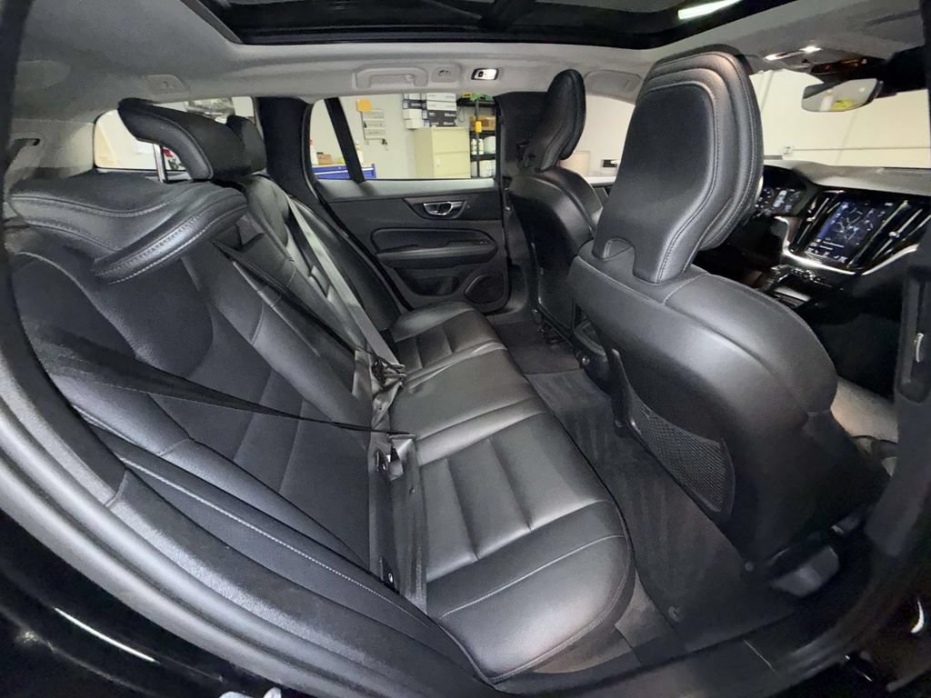 Used 2020 Volvo V60 T5 Momentum FWD image 16