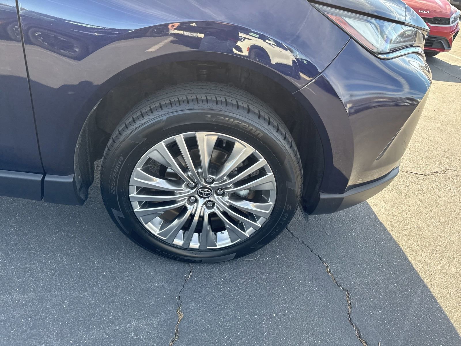 Used 2021 Toyota Venza XLE image 23