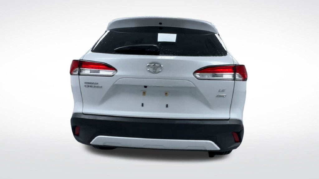 Certified 2023 Toyota Corolla Cross LE w/ Moonroof Package AWD/4WD image 7