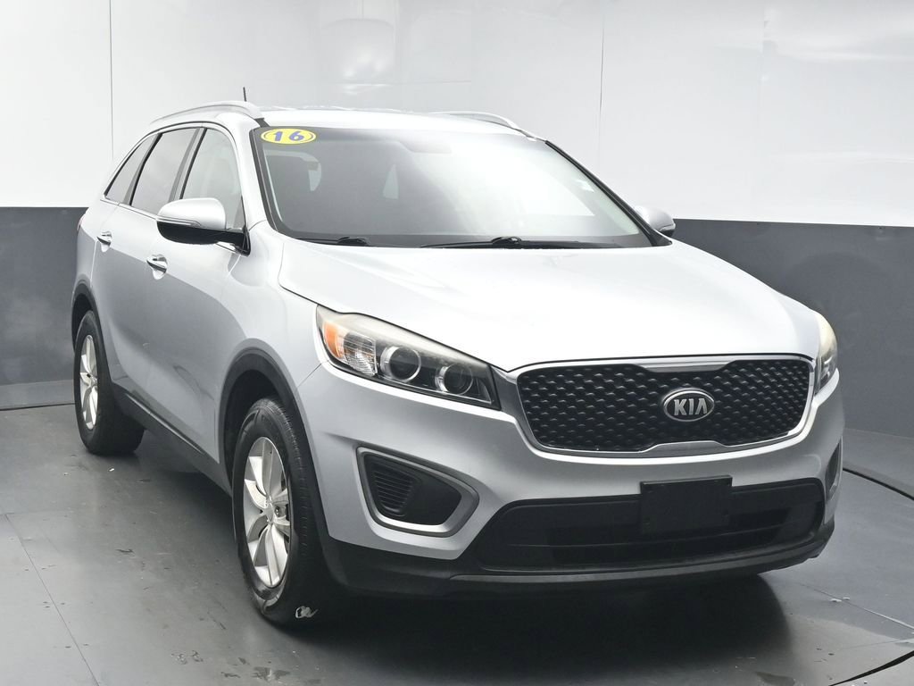Used 2016 Kia Sorento LX FWD image 2