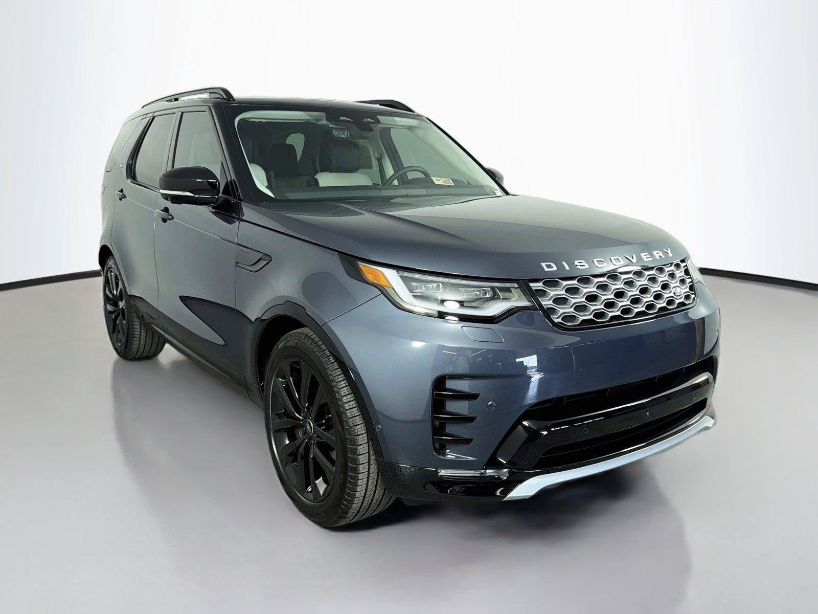 New 2026 Land Rover Discovery Limited Edition AWD/4WD image 3