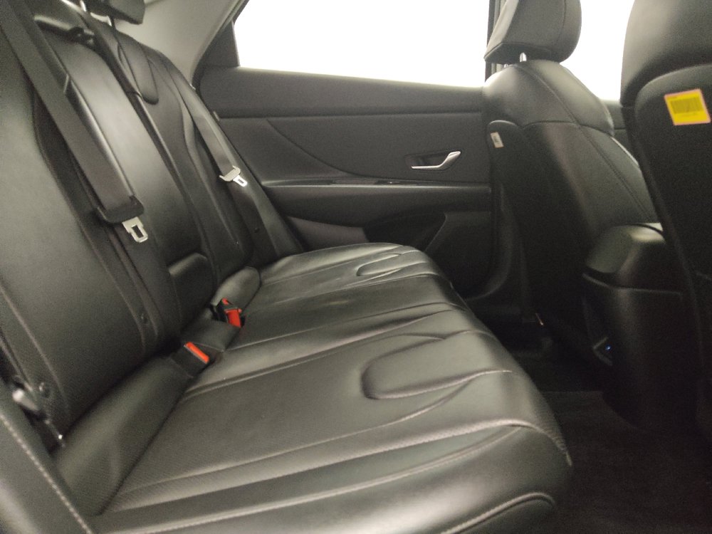 Used 2025 Hyundai Elantra Limited FWD image 19