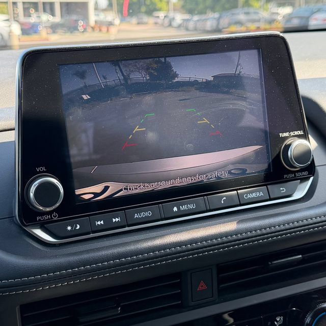 Used 2024 Nissan Rogue S FWD image 11
