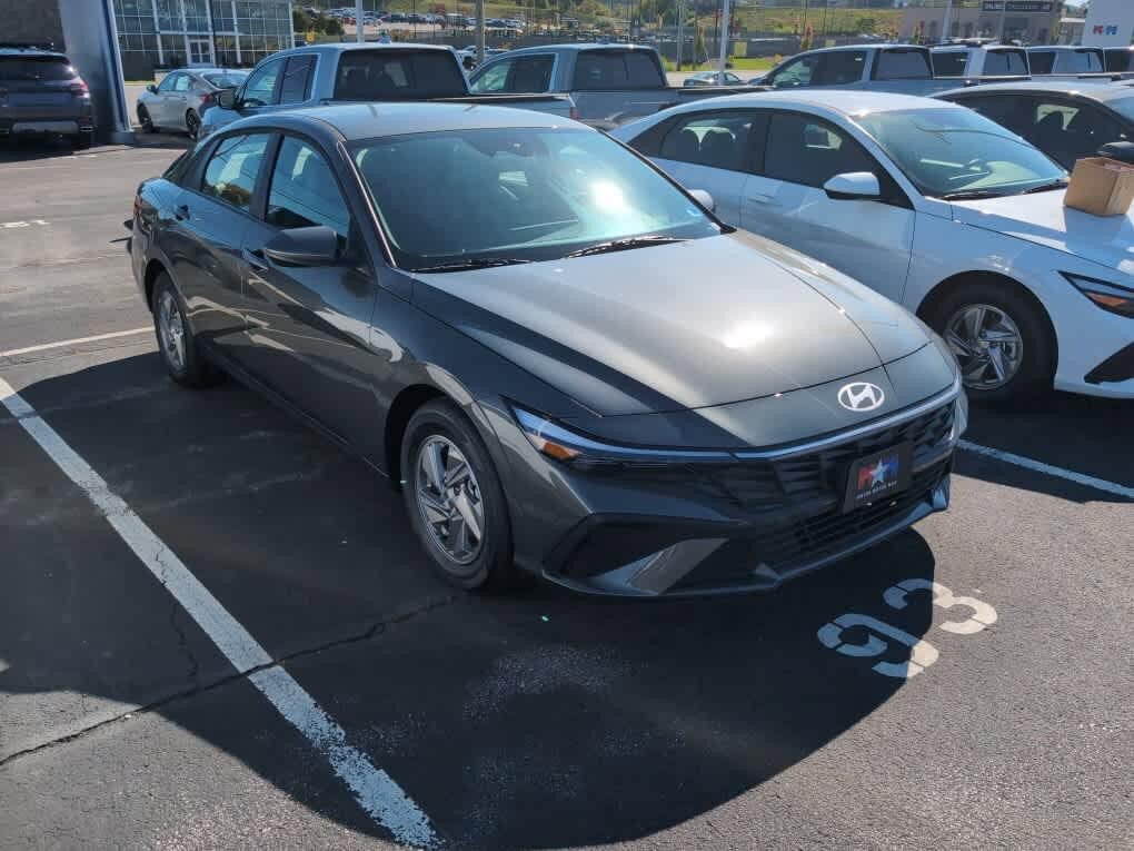 New 2026 Hyundai Elantra SE FWD image 12