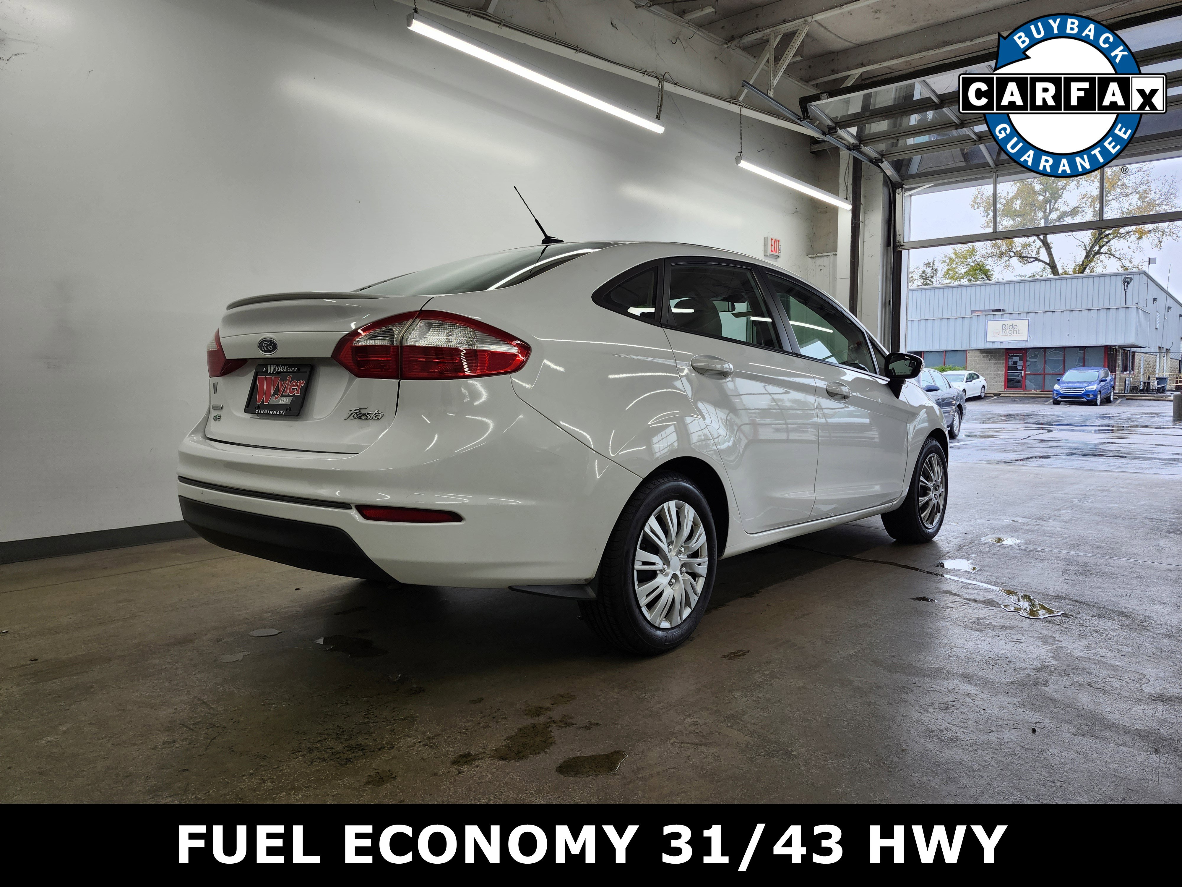 Used 2014 Ford Fiesta SE image 3