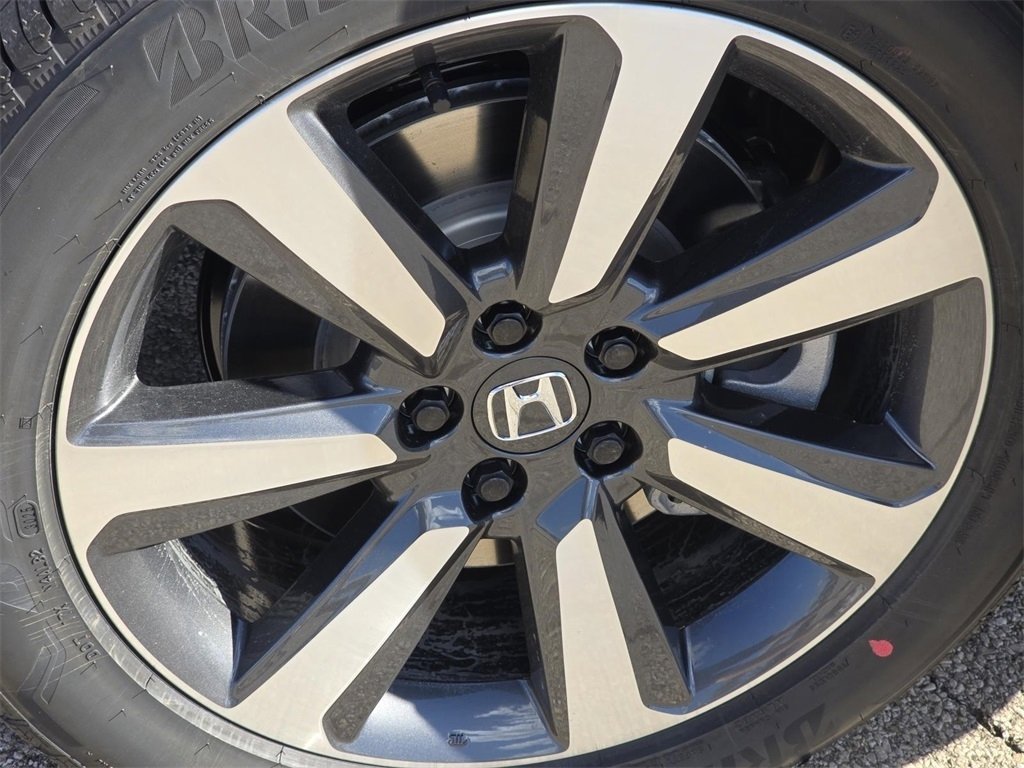 New 2025 Honda Pilot Touring image 15