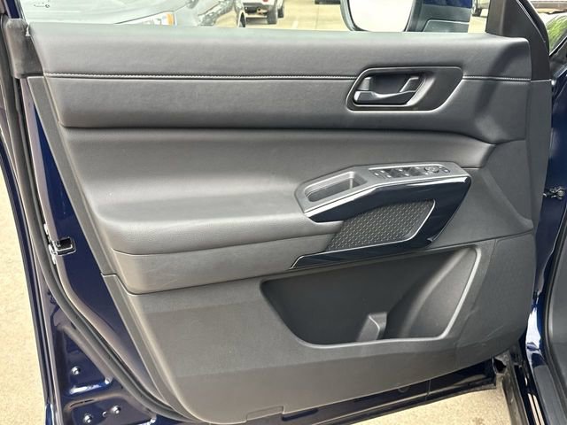 Used 2025 Nissan Pathfinder SV w/ SV Premium Package AWD/4WD image 24
