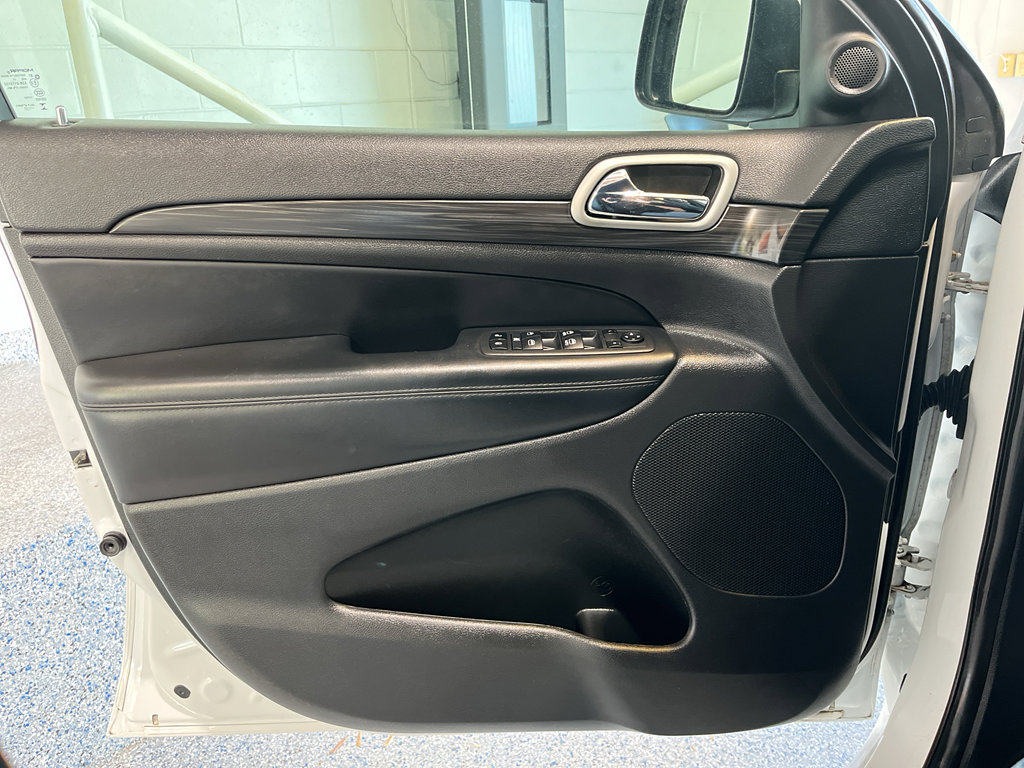 Used 2022 Jeep Grand Cherokee Laredo X RWD image 26