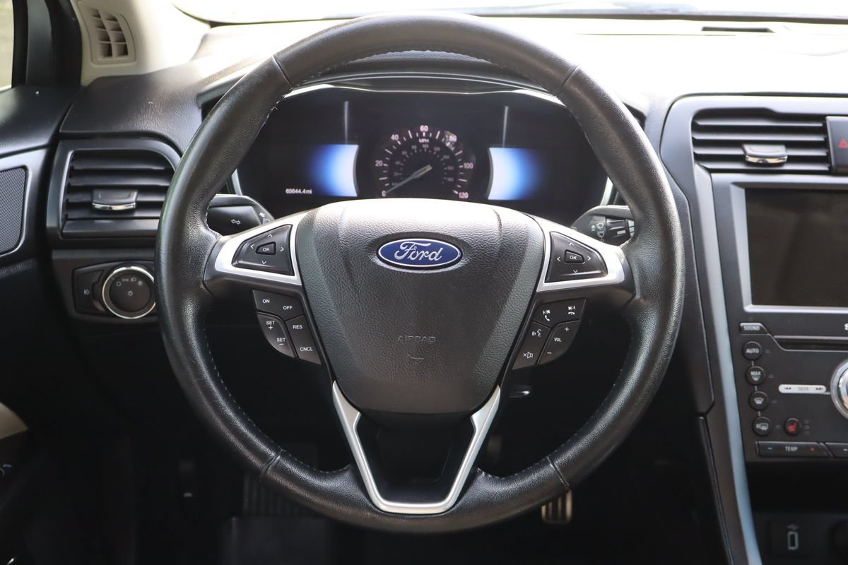 Used 2017 Ford Fusion Titanium FWD image 18